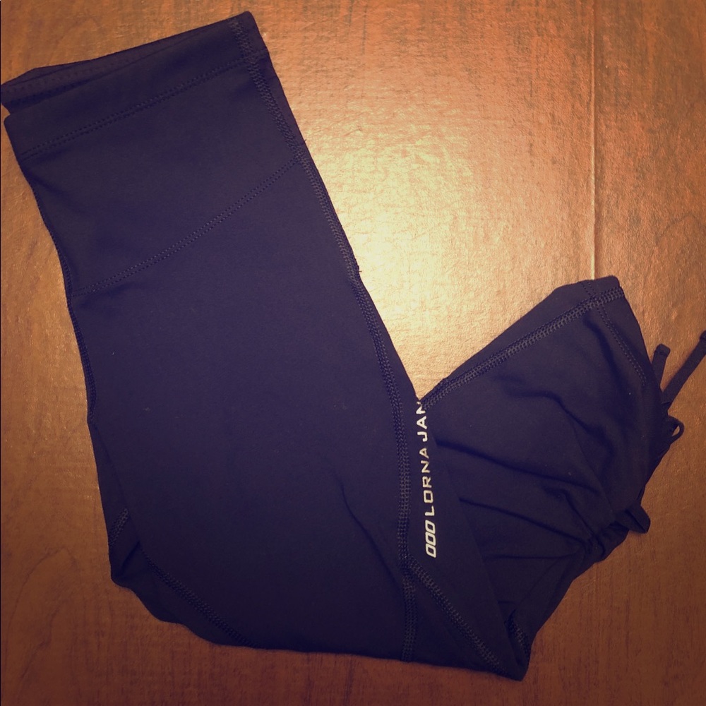 Lorna Jane Ruched Capris Leggings